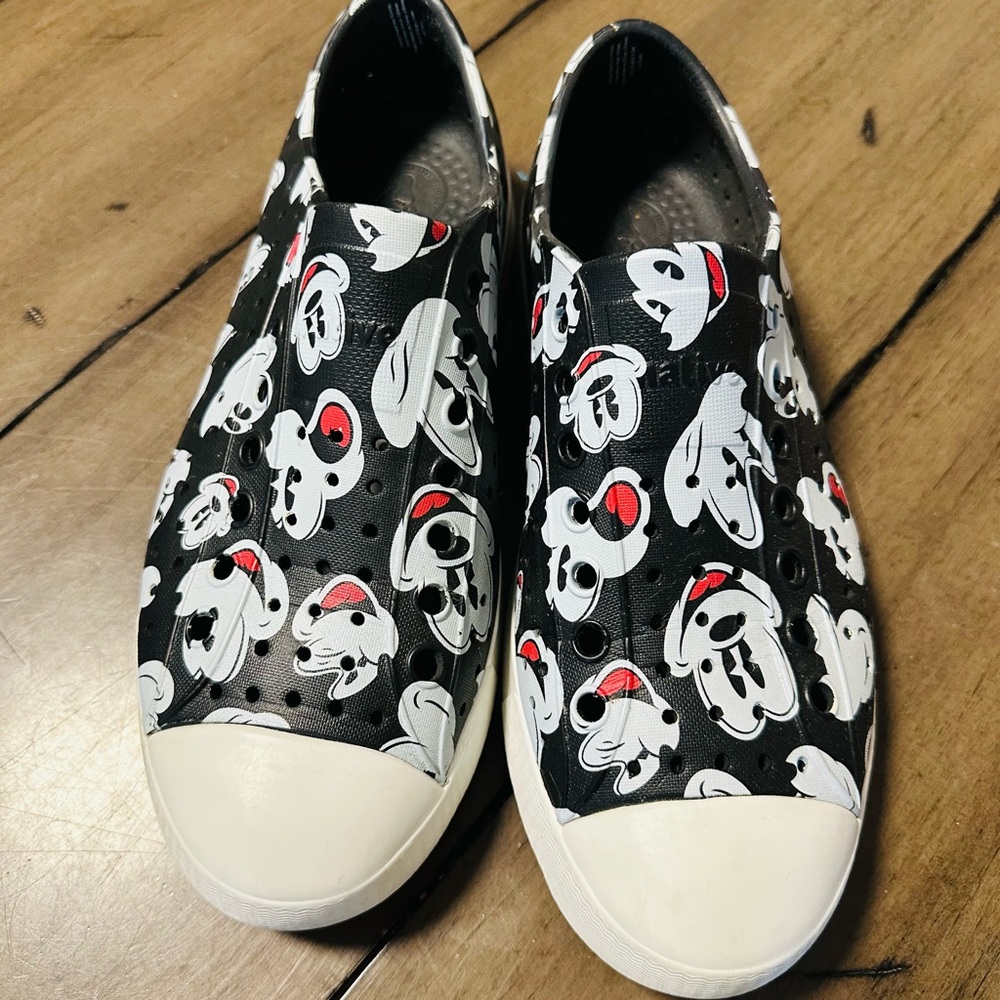 Native Women's Flats - Black and White with Red Accents